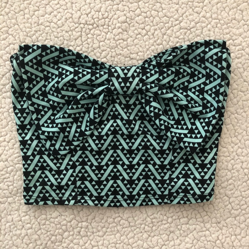 LA Hearts Strapless Crop Top